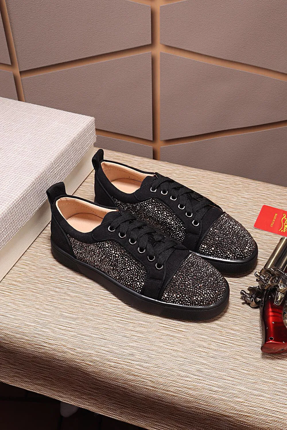 Men's shoes 💰: 460💰christian louboutin (CL red sole shoes) counter hot diamond series, casual sneakers for couples 📢 📢 📢 Exclusive hot style release🎈🎈💪Movable latex feet👻Finished outsole line [Proud]😝Female 35-40# Male 38#-46, global supply😝 [Top version]: Original imported cowhide frosted upper, top original leather lining, original molded TPU outsole, original 1:1 detail processing, original shoe last.